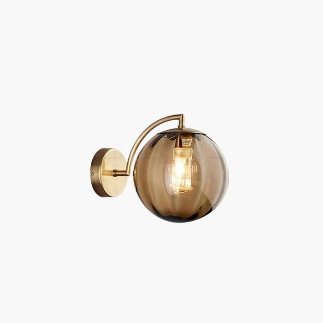 Applique Murale LED Dorée avec Boule en Verre Fumé