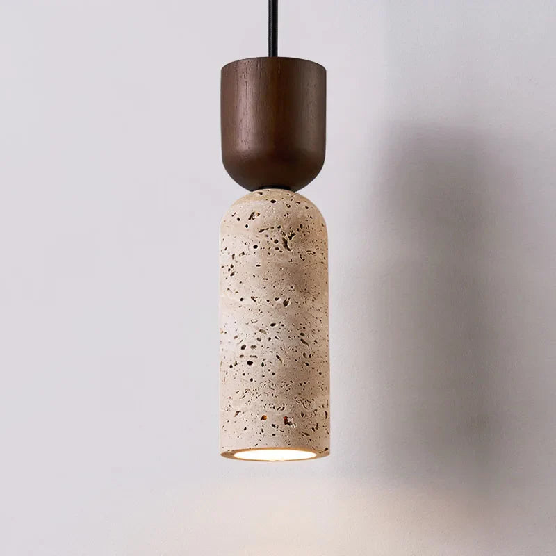 Suspension wabi-sabi en pierre