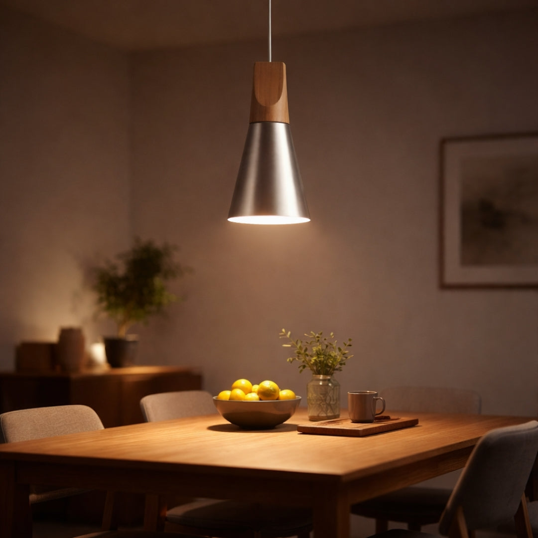 Suspension LED bois et aluminium en forme de cône