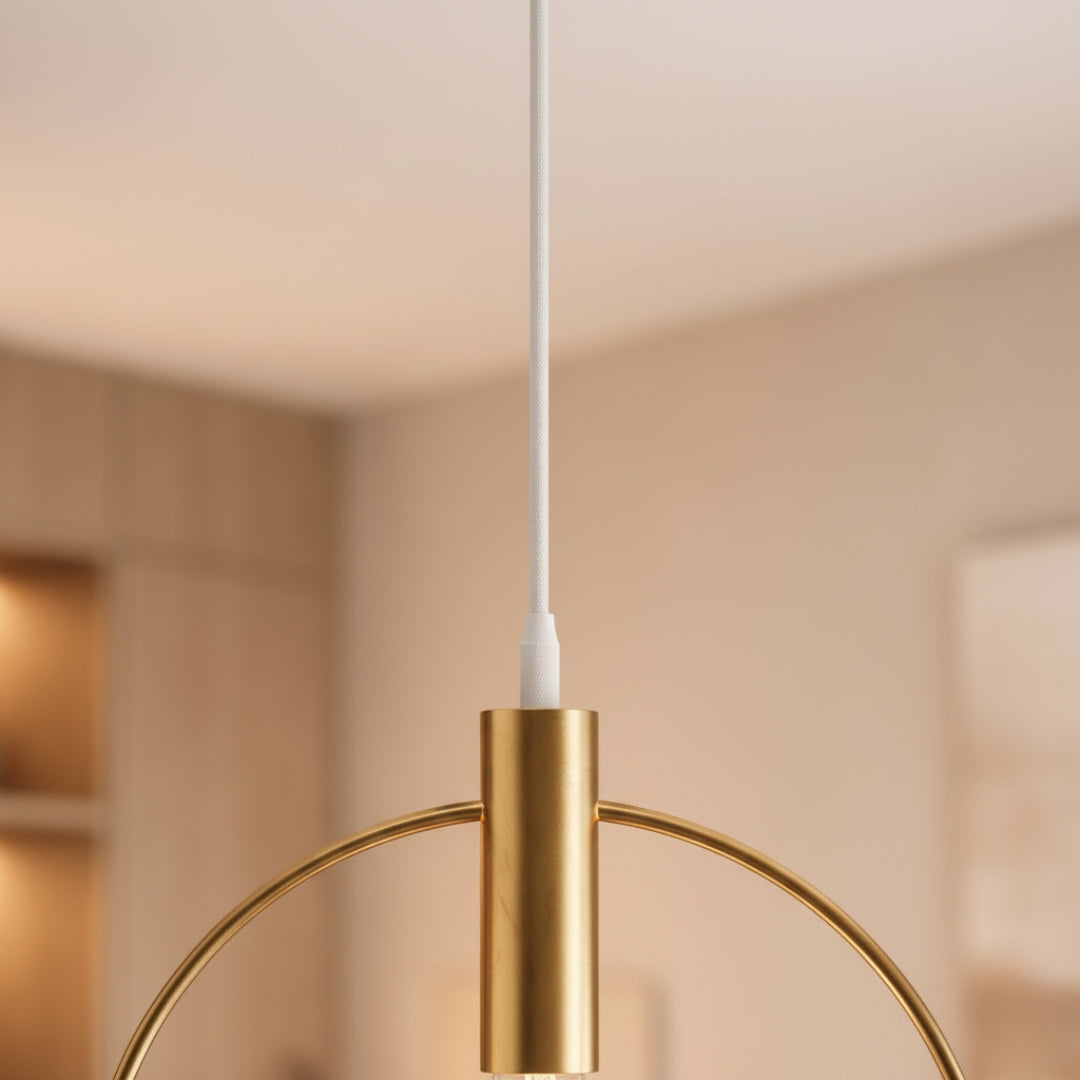 Suspension dorée à LED en forme de rond
