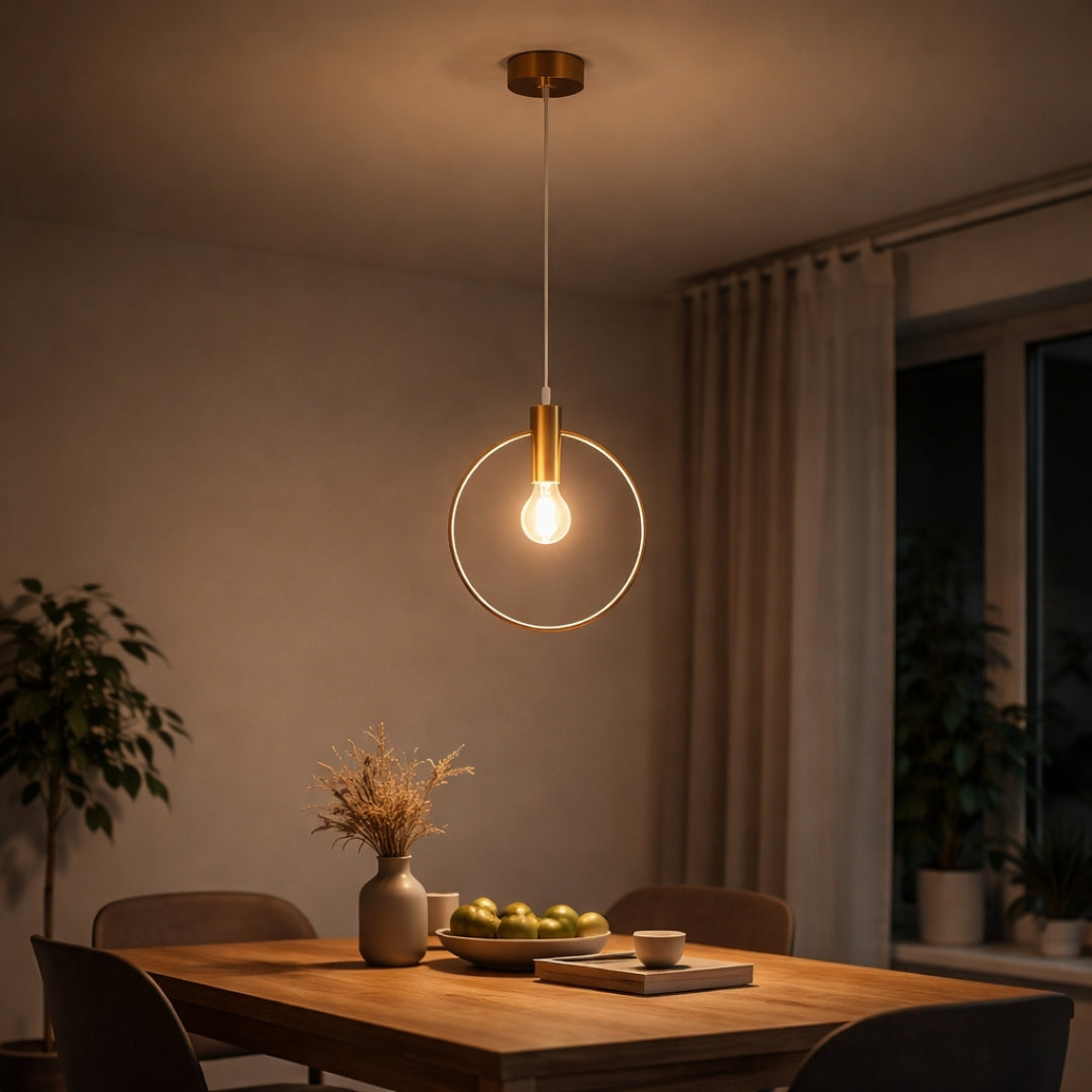 Suspension dorée à LED en forme de rond