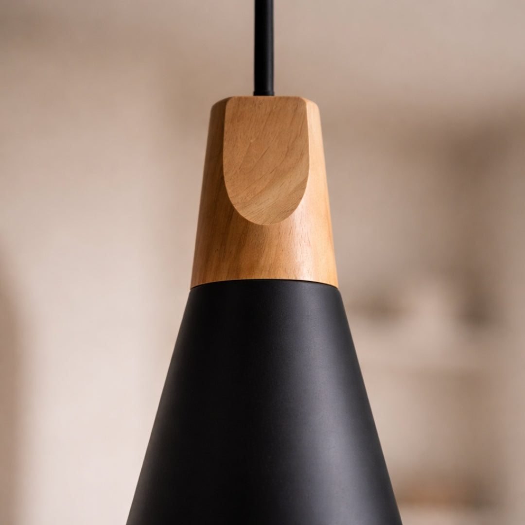 Suspension en bois et aluminum en forme de cone